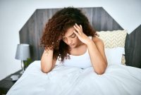 4 Penyebab Sakit Kepala Sebelah Kiri dan Cara Mengatasinya - Natural ... Apa Yang Menyebabkan Sakit Kepala Sebelah Dan Solusinya